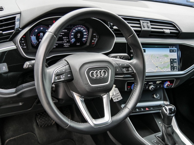 Audi  Q3 35