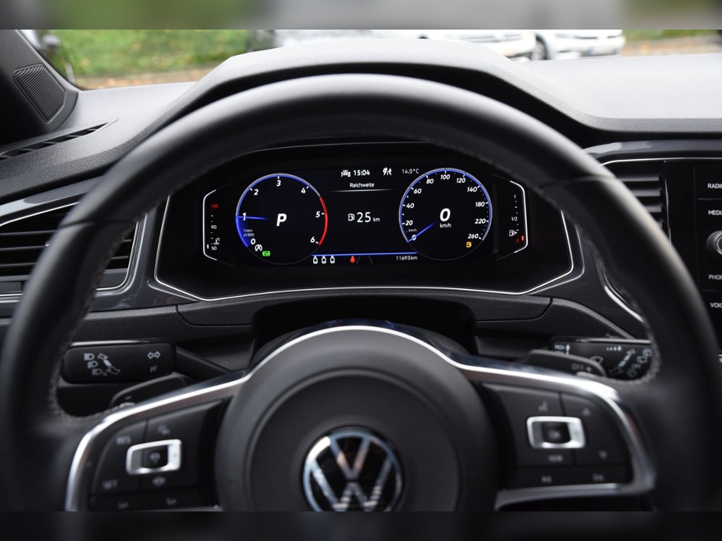 VW T-Roc Sport 2.0 TDI R-Line DSG ACC PDC Navi