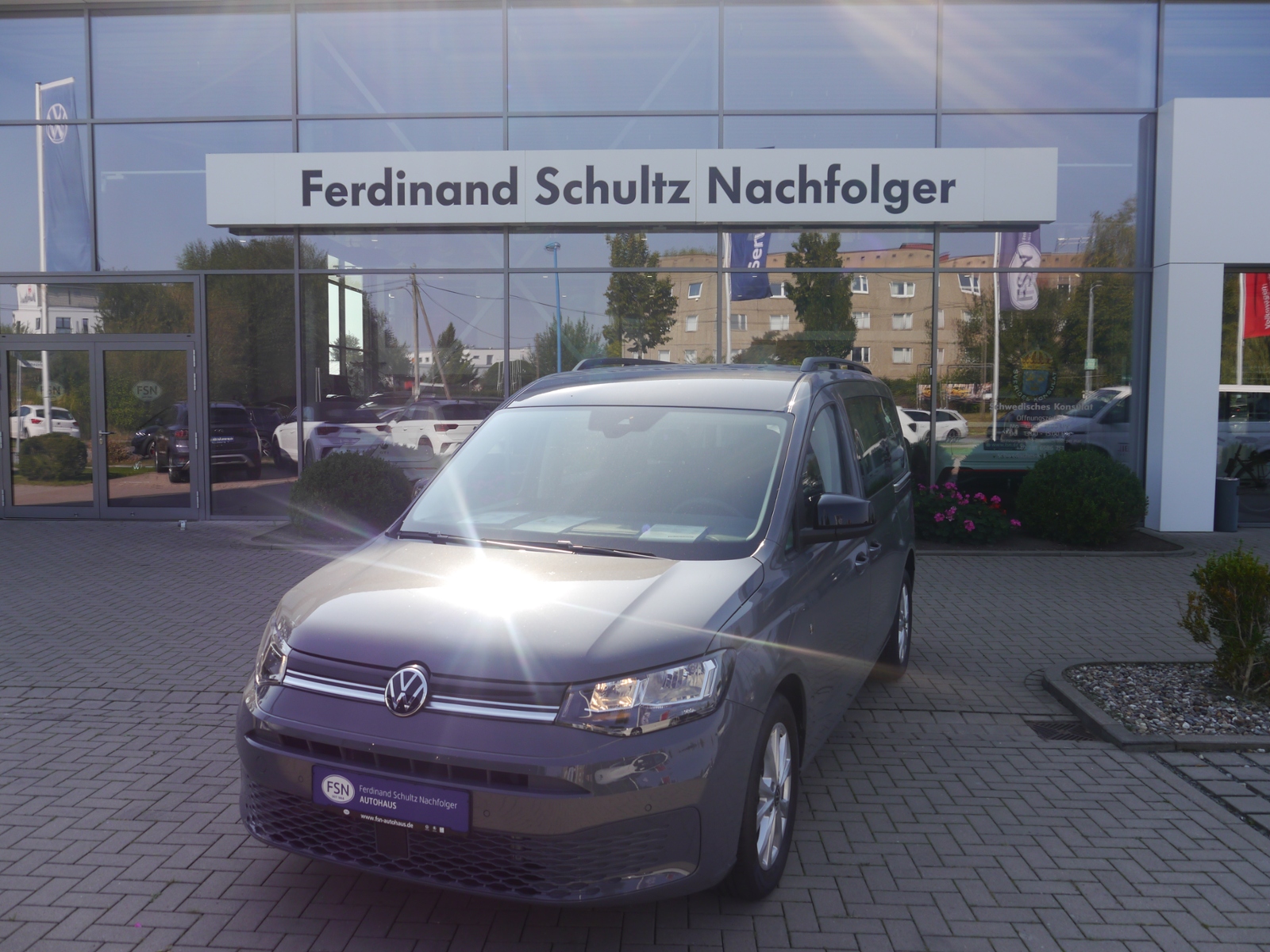 Eyecatcher Fahrzeug VW Caddy Maxi 5-Sitzer 1.5l TSI+DSG+NAVI+RFK+AHK
