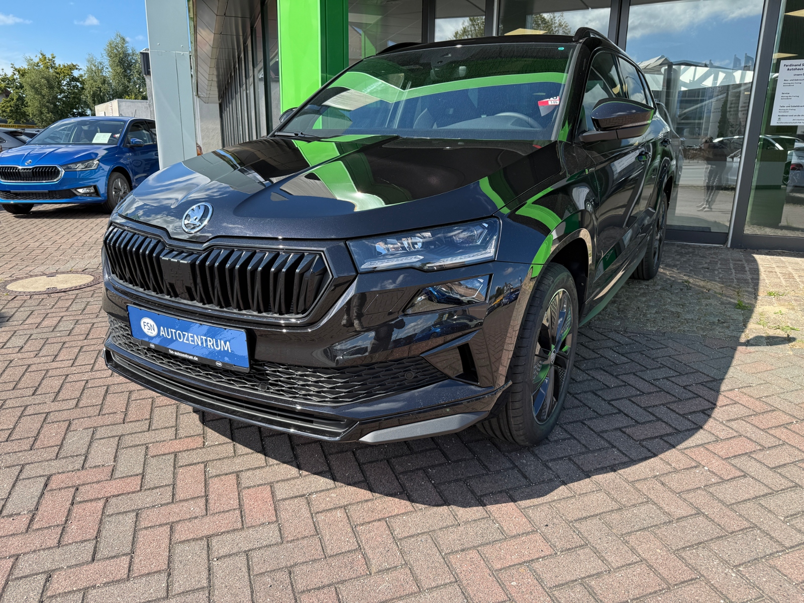 Eyecatcher Fahrzeug Skoda Karoq Sportline 1.5 TSI DSG LED/NAVI/AHK/RFK/SHZG/PACC