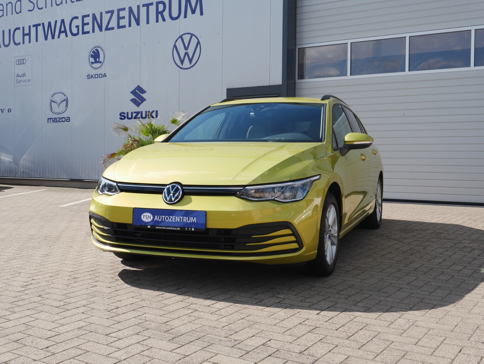 Eyecatcher Fahrzeug VW Golf VIII Variant 2.0 TDI Life AHK NAVI SITZHZG LED MFL PDC LMF APP CLIMA