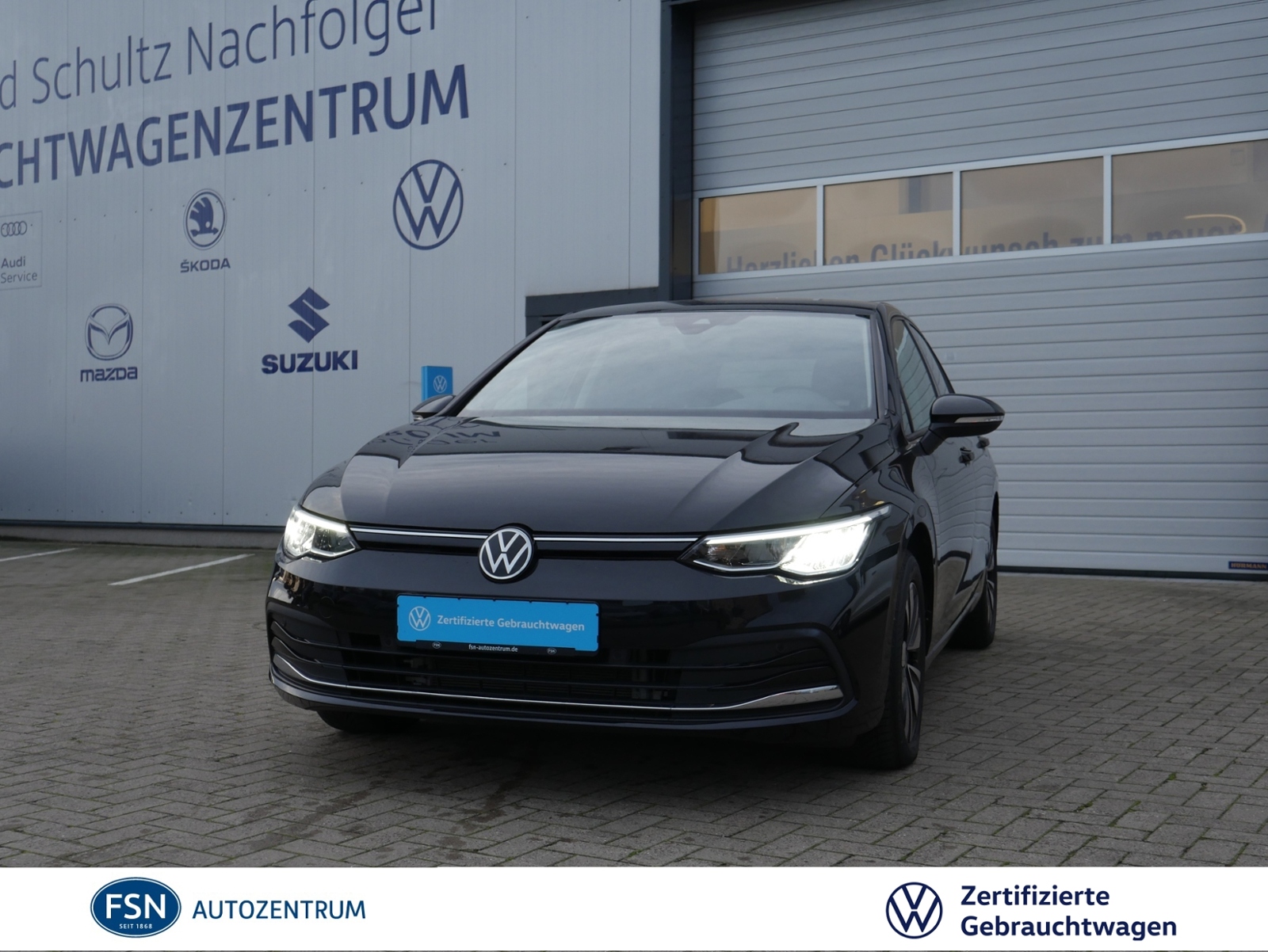 Eyecatcher Fahrzeug VW Golf VIII 1.5 eTSI Move AHK ACC NAVI SITZHZG LED MFL PDC LMF APP AID CLIMA