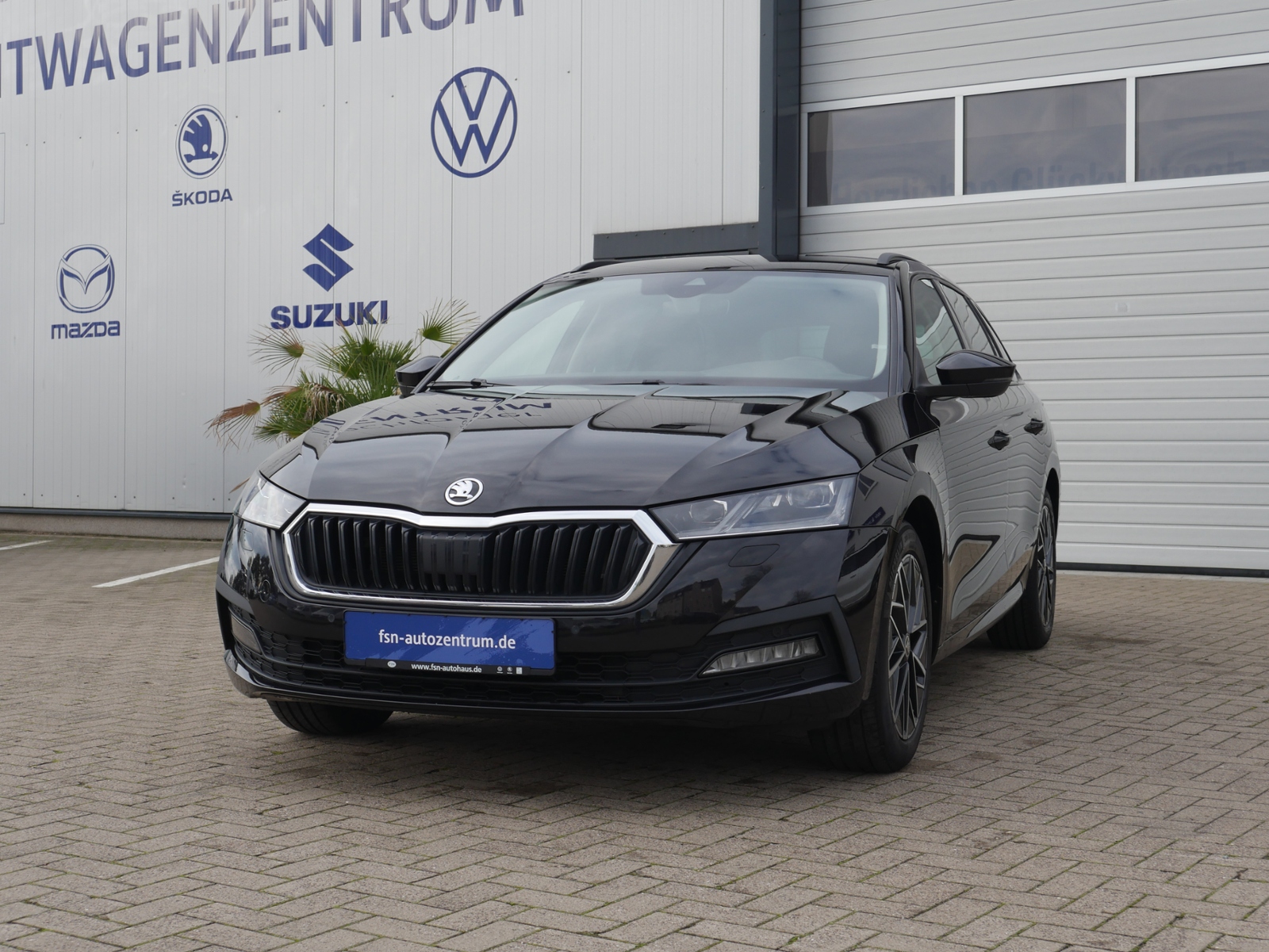 Eyecatcher Fahrzeug Skoda Octavia Combi 2.0 TDI Ambition AHK NAVI SITZHZG LED MFL PDC LMF SMARTLINK CLIMATRONIC
