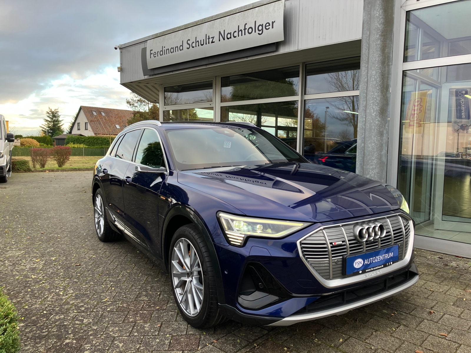 Eyecatcher Fahrzeug Audi e-tron 50 quattro S line AHK LUFT Head-up Kamera